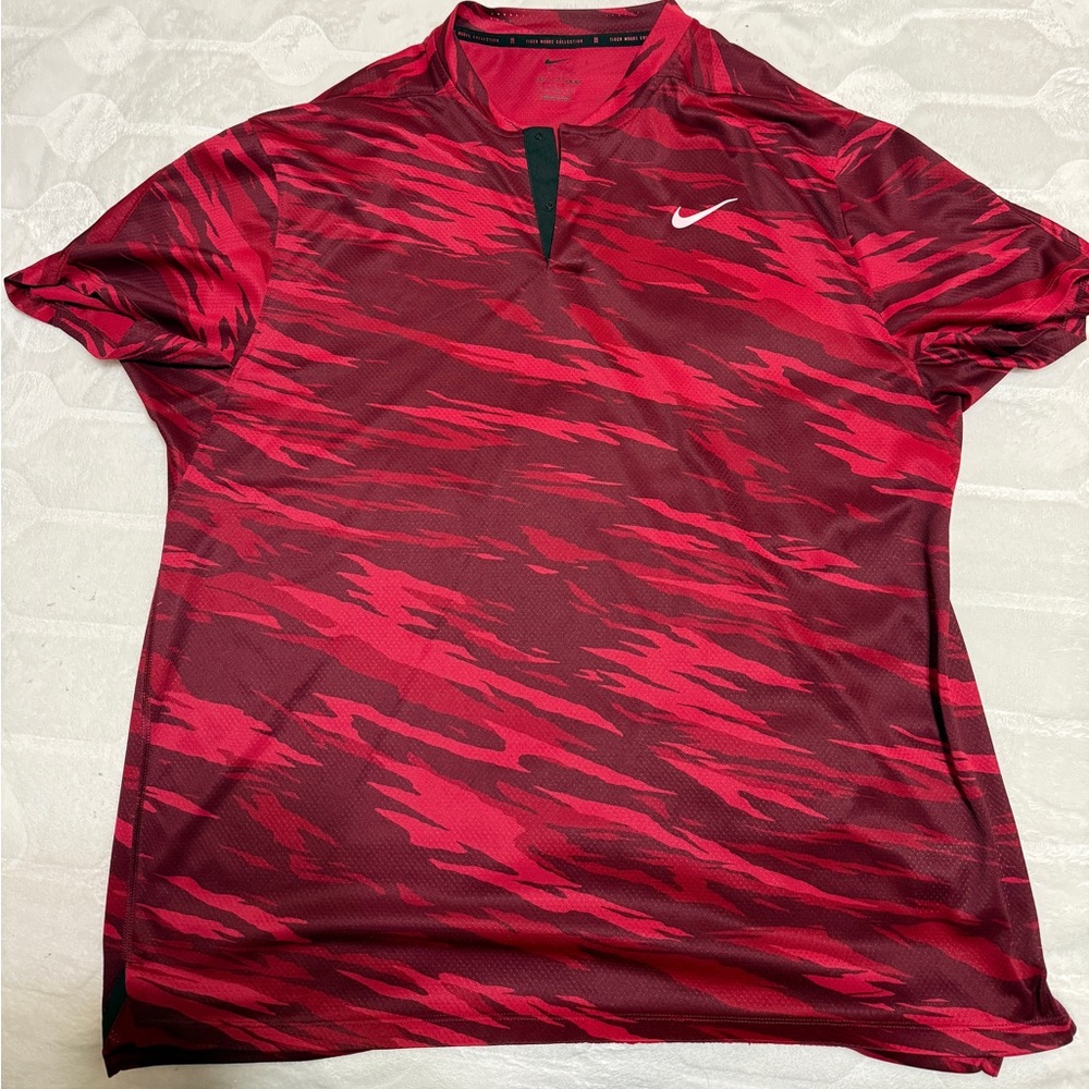 TIGER WOODS COLLECTION Nike Red Short Sleeve Athletic Top with Black Accents
